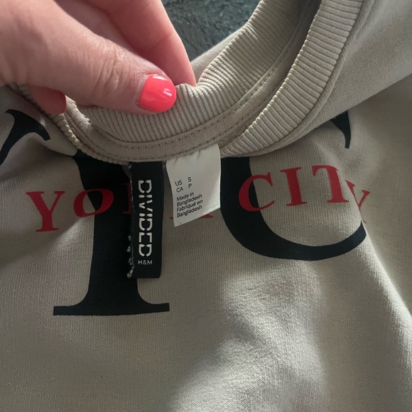 Cream NYC sweater - Picture 2 of 2